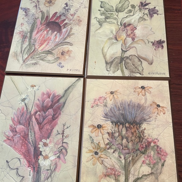 Beautiful botanical flower picture wall art with gold trim- 4 tiles - Picture 2 of 6